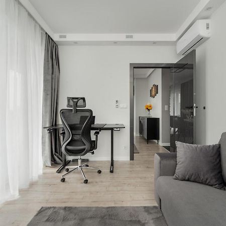 Luksusowy Apartament Z 3 Sypialniami, Klimatyzacja, Parkingiem I Biurkiem We Wroclawiu By Renters Prestige Exterior photo