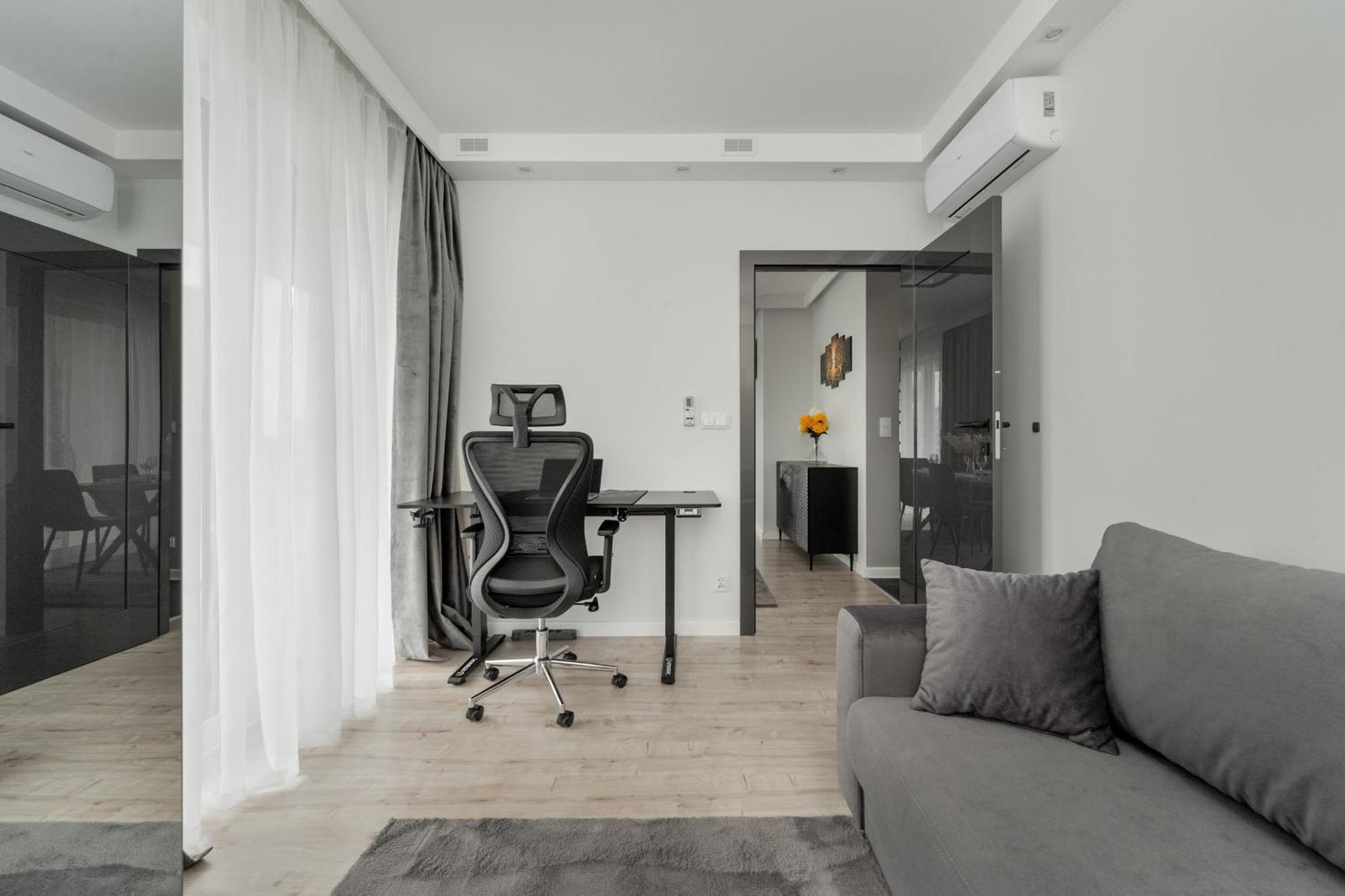 Luksusowy Apartament Z 3 Sypialniami, Klimatyzacja, Parkingiem I Biurkiem We Wroclawiu By Renters Prestige Exterior photo