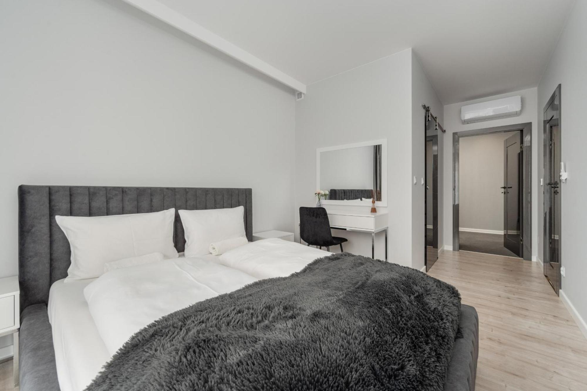 Luksusowy Apartament Z 3 Sypialniami, Klimatyzacja, Parkingiem I Biurkiem We Wroclawiu By Renters Prestige Exterior photo