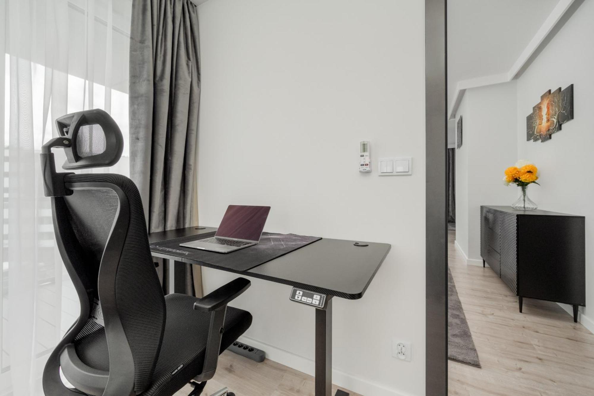Luksusowy Apartament Z 3 Sypialniami, Klimatyzacja, Parkingiem I Biurkiem We Wroclawiu By Renters Prestige Exterior photo